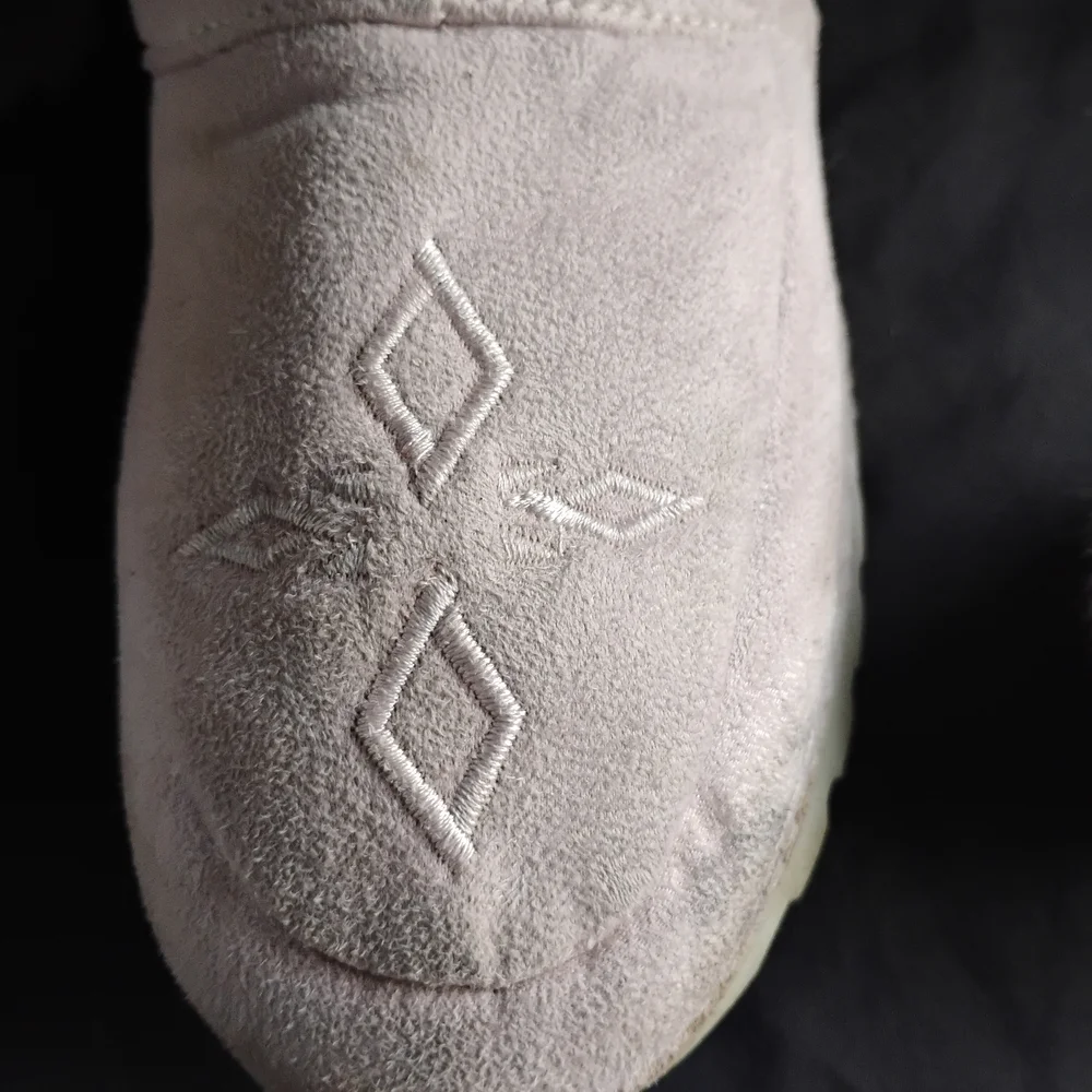 Route 66 Suede/Fur Insulated Boots/w Pom Poms - Picture 2 of 10